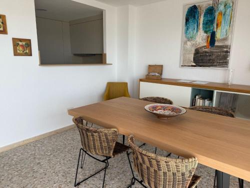 a dining room with a wooden table and chairs at Vista Villajoyosa in Villajoyosa