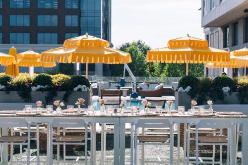 The Hotel at Avalon, Autograph Collectionにあるレストランまたは飲食店