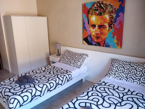 Postel nebo postele na pokoji v ubytování Kalos Rooms