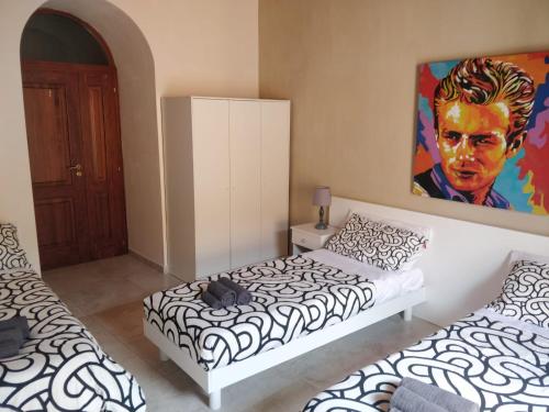 Postel nebo postele na pokoji v ubytování Kalos Rooms