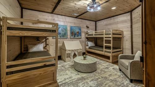 Postel nebo postele na pokoji v ubytování Cardinal Lodge