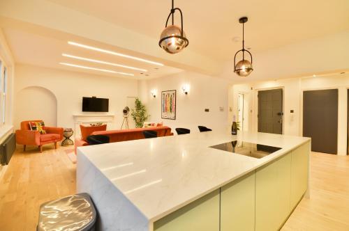 Newly Refurbished w/ River Views photo 15