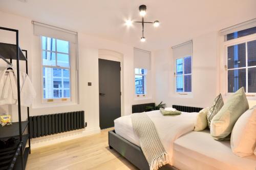 Newly Refurbished w/ River Views photo 13