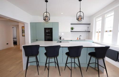 Newly Refurbished w/ River Views photo 9