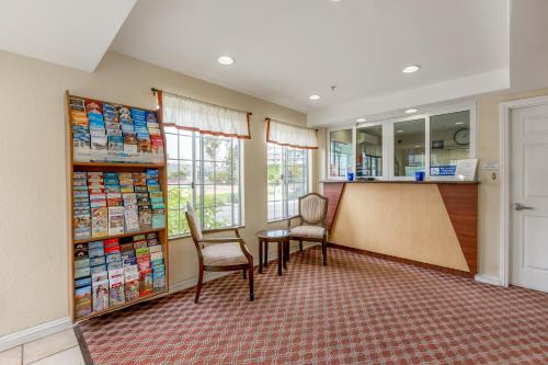 a waiting room with a table and chairs and a counter at Hotel Avenida, San Clemente Beach in San Clemente