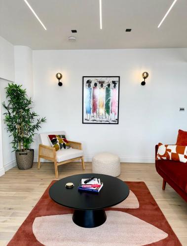Newly Refurbished w/ River Views photo 19