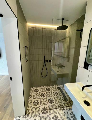 Newly Refurbished w/ River Views photo 18