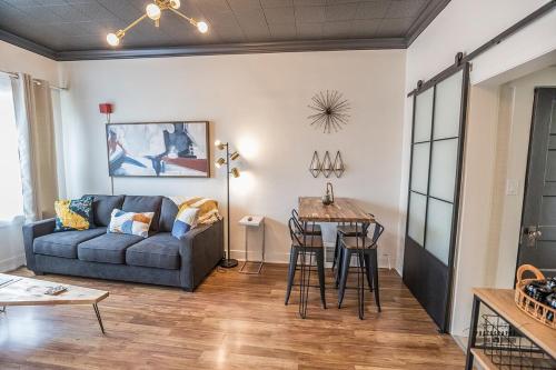 Χώρος καθιστικού στο Downtown Dwelling 1612