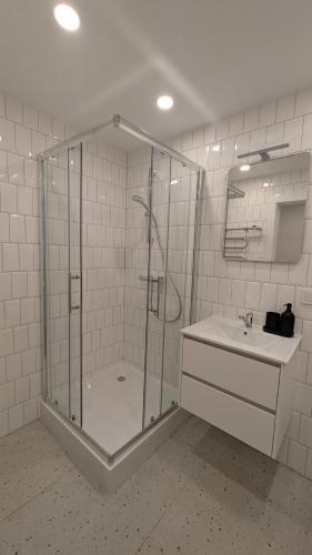 Ванная комната в Kaunas River-View Retreat Free Parking