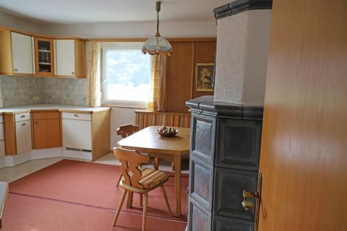 a kitchen with a table and a dining room at Ferienwohnung Rosa in Fritzens