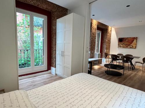 Large 2 Bedroom near Gran Via