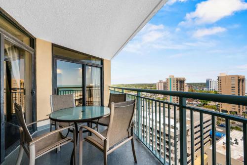 Balcon ou terrasse dans l'établissement Sand Dunes Resort Unit 1406 - Ocean View