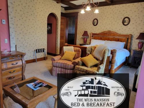 Χώρος καθιστικού στο The Weis Mansion Bed and Breakfast