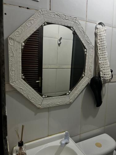 Salle de bains dans l'établissement Kitnet Boraceia mar e sol