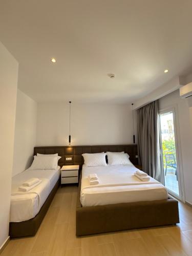 Postel nebo postele na pokoji v ubytování Xhonis Apartments