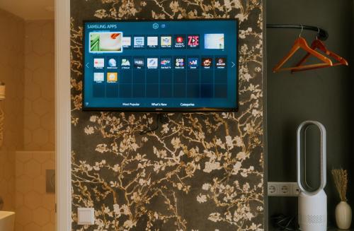 a flat screen tv hanging on a wall at Hotel Heye 130 in Amsterdam