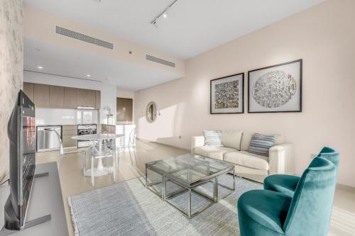 Et tv og/eller underholdning på Skyline View, Stay High Rise Luxury next to Burj