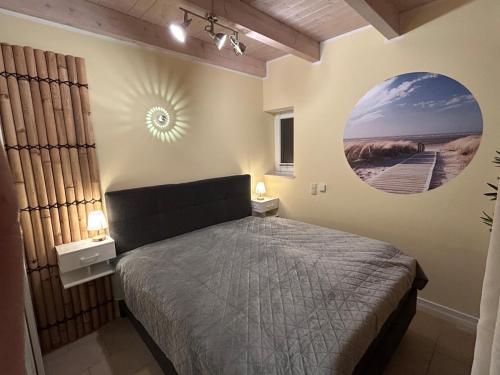 Postel nebo postele na pokoji v ubytování Ferienhaus Lichtblick in Aurich