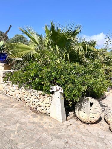 a sign that says faith in front of a stone wall at Ta Skorba Farmhouse Mgarr in Mġarr