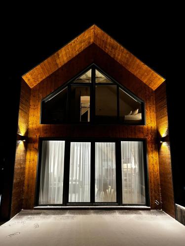 a room with a large window on a building at BORSKÓWKA all season domki z balią z jacuzzi I sauna in Borsk