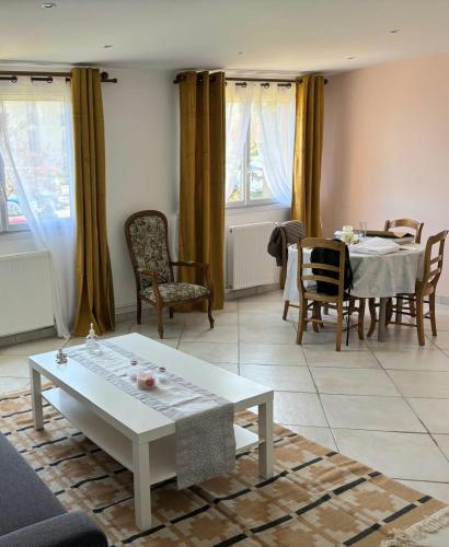 Photo de la galerie de l'établissement Cosy T2 proche de Paris et Orly avec Parking & Wifi, à Versailles