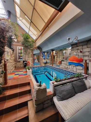 Blue Home, Luxury Villa with Pool in the City Centre