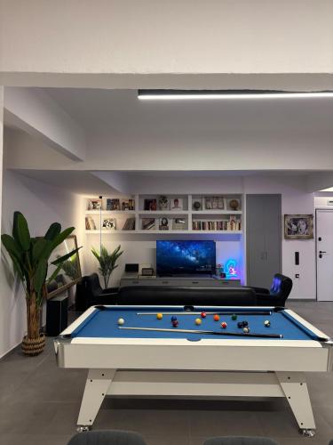 Rock n Roll apartment, downtown