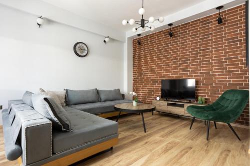 Heart Of Ladadika | A/C Smart TV| Self Check-In