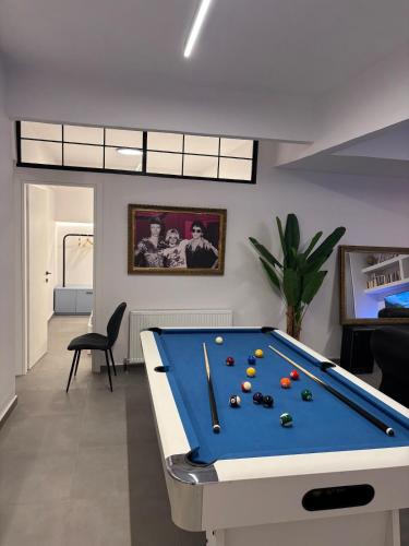 Rock n Roll apartment, downtown