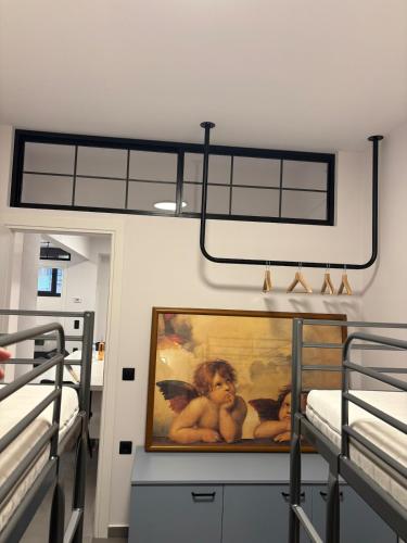 Rock n Roll apartment, downtown