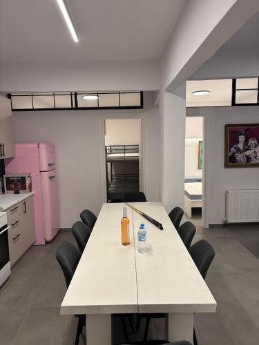 Rock n Roll apartment, downtown