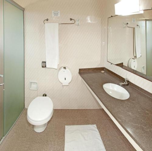 Koupelna v ubytování Lira Hotel