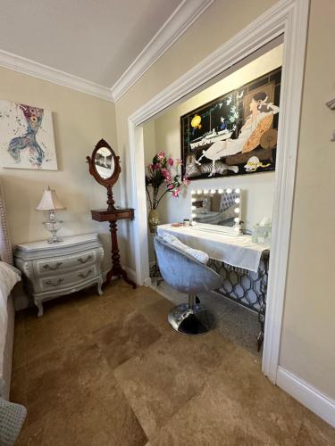 Gambar di galeri bagi Waterfront Pool Paradise Luxe Home, Modern, Near Best Beachs Shopping,Hard Rock Casino Fun di Hallandale Beach