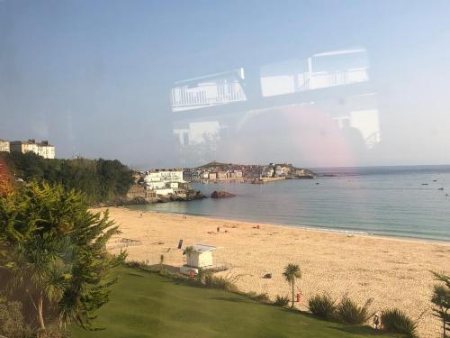 Billede fra billedgalleriet på Dixies View - 2 bed apartment - Central St Ives i St Ives