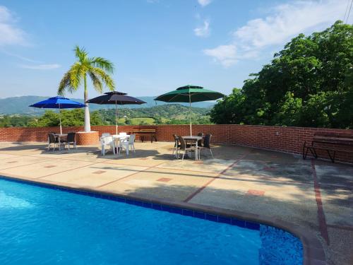 Piscina de la sau aproape de Hotel OK El Edén Tocaima