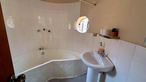 Koupelna v ubytování Bright and Spacious Private Studio with Everything