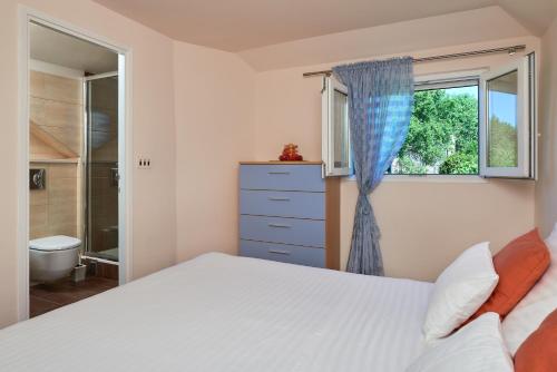 Een bed of bedden in een kamer bij Apartment Bačvice Holiday