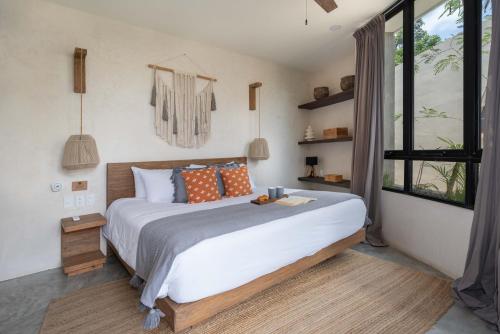 Postel nebo postele na pokoji v ubytování 2 Bohemian Bliss Villas-2 Pv Pool-Concierge 1A-1B