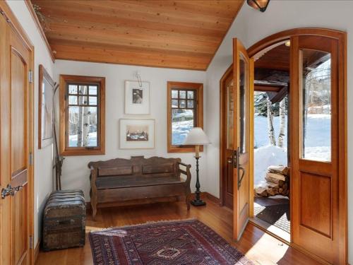 Χώρος καθιστικού στο Jay Chalet by Snowmass Vacations