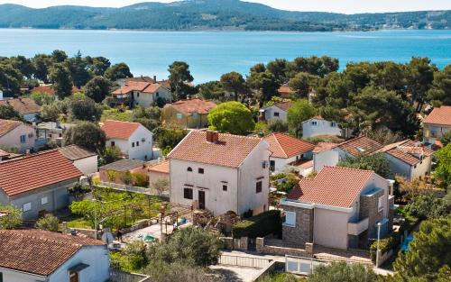 Apartments with a parking space Jadrija, Sibenik - 23947