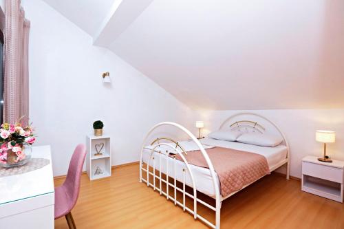 Apartments with parking space Jadrija, Sibenik - 23947