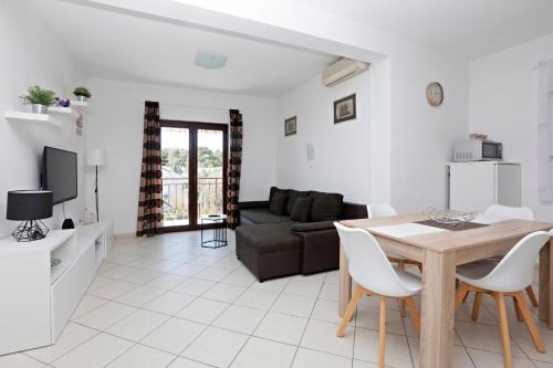 Apartments with parking space Jadrija, Sibenik - 23947