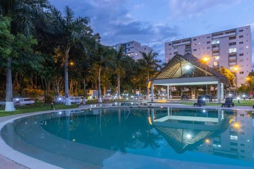 a swimming pool in a resort with a gazebo at Departamento exclusivo Liverte in Cancún