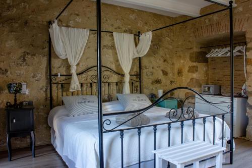 Katil atau katil-katil dalam bilik di AS Palau dels Alemanys Suites Boutique Monument