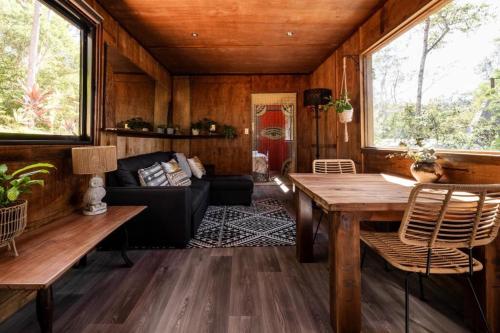 Posezení v ubytování Sun Suite - tiny home treehouse