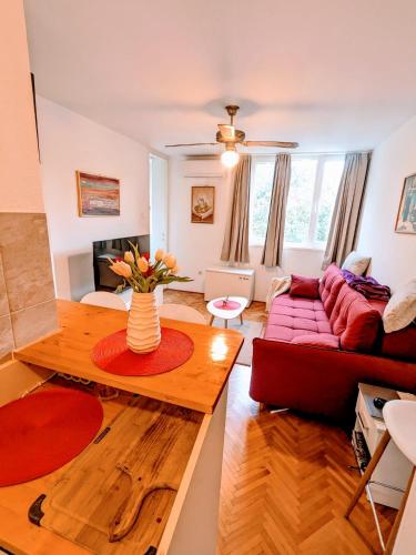 DeMass Apartment - Cozy, Free Parking and WiFi