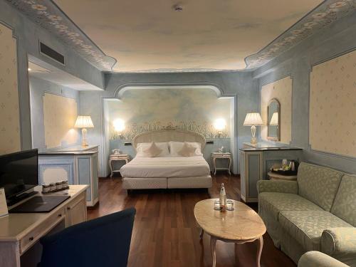 Postel nebo postele na pokoji v ubytování Suite Hotel Nettuno