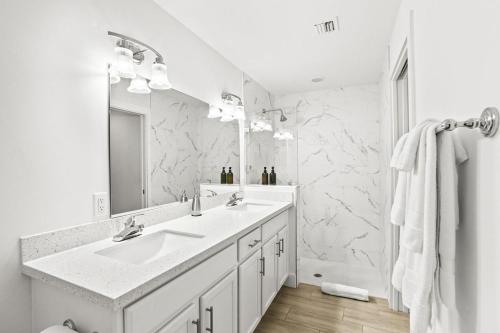 Koupelna v ubytování Bright & Spacious 3br Close To Beaches