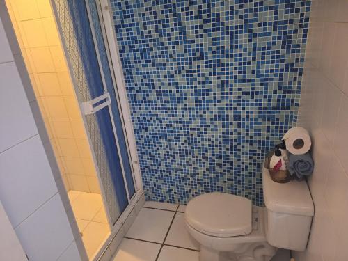 A beautiful apartment with ocean and pool viewsにあるバスルーム