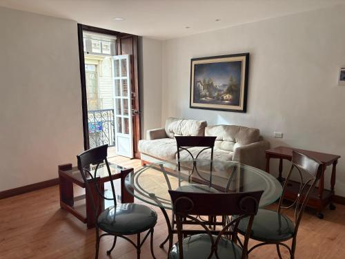 Casa 621 tesisinde bir oturma alanı